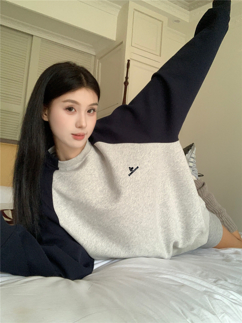 Contrast Letter Embroidered Loose Long Sleeve Top