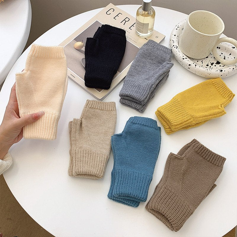 Stay Warm with Thermal Insulated Knit Gloves