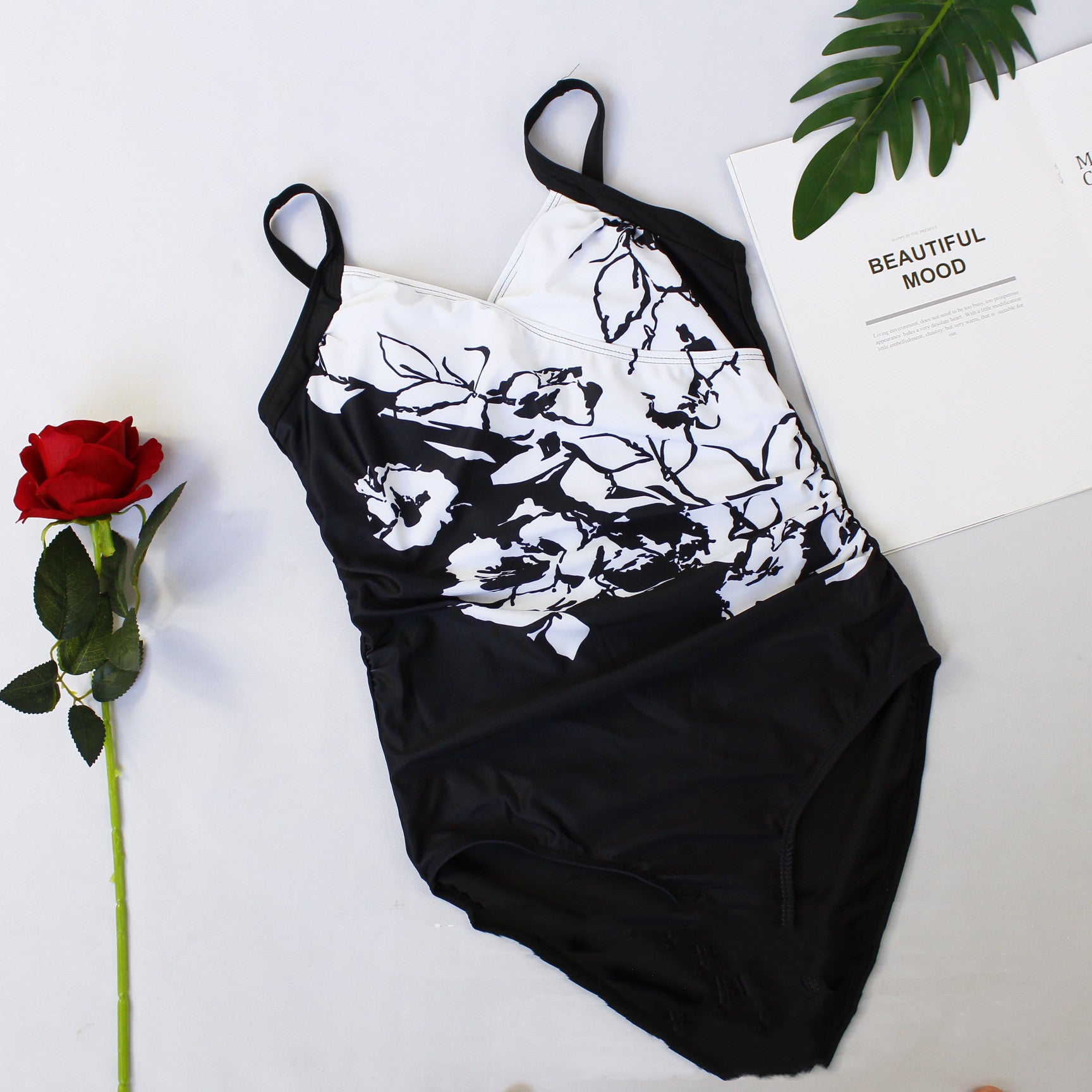 Chic White Pattern Plus Size Swimsuit for Women
