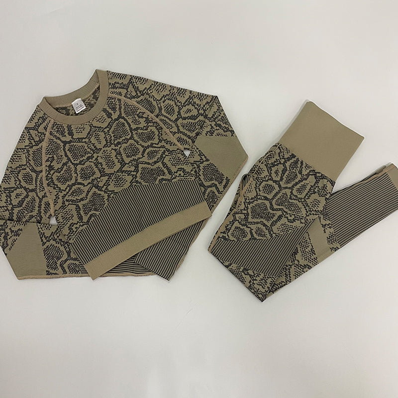 Seamless Knit Long Sleeve Yoga Suit for Women