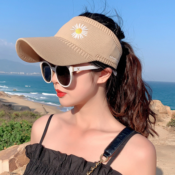 Summer Women's Sun Cap with Daisy Design