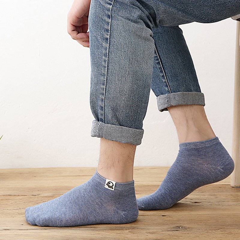 Men's Non-Slip Socks with Breathable Jacquard Fabric