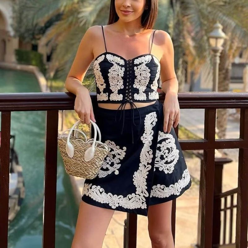 Women's Embroidered Sheath Skirt Suit