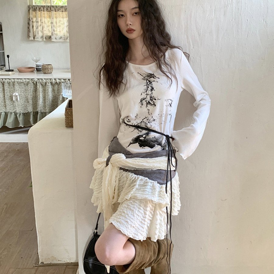 Retro Artistic 2-piece Set: Printed T-shirt & High Waist Short Skirt