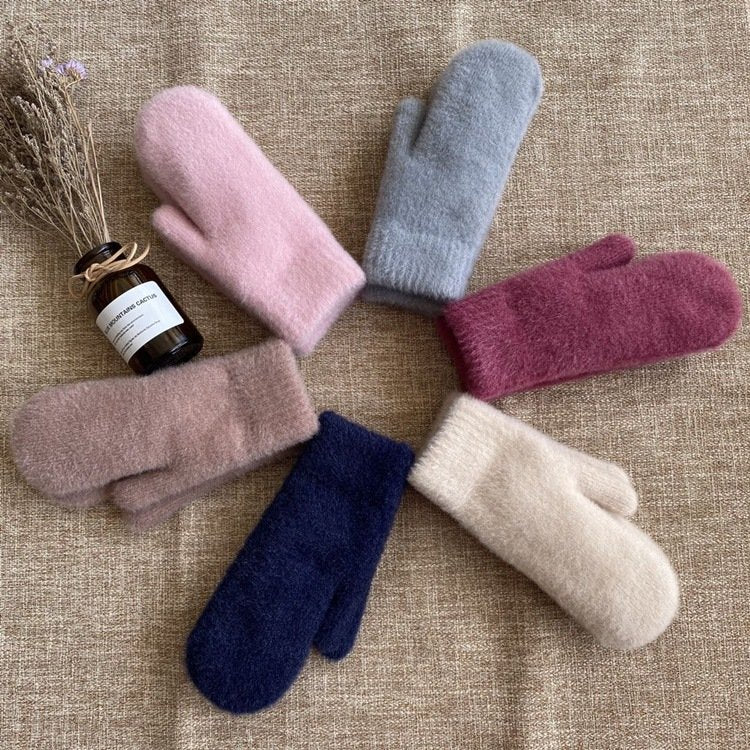 Stay Warm in Style with Thermal Knitted Gloves