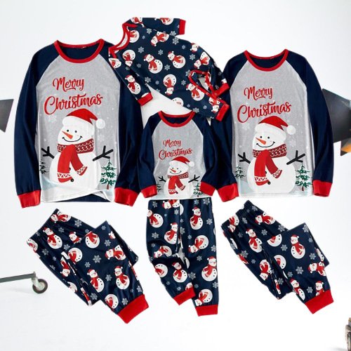 Cozy Family Matching Suits for Christmas