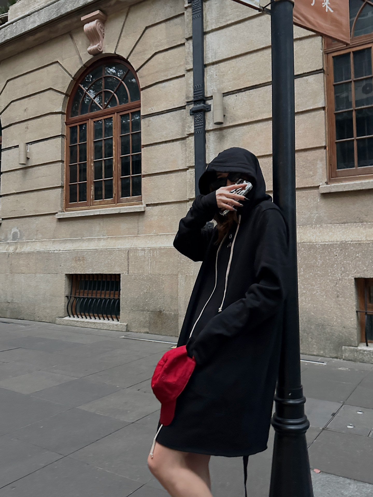 Cozy Black Fleece-Lined Drawstring Pullover Hoodie