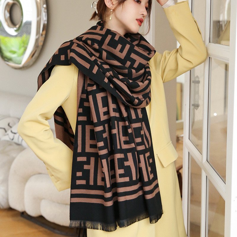 Stay Warm in Style with Double-Sided Thermal Scarf