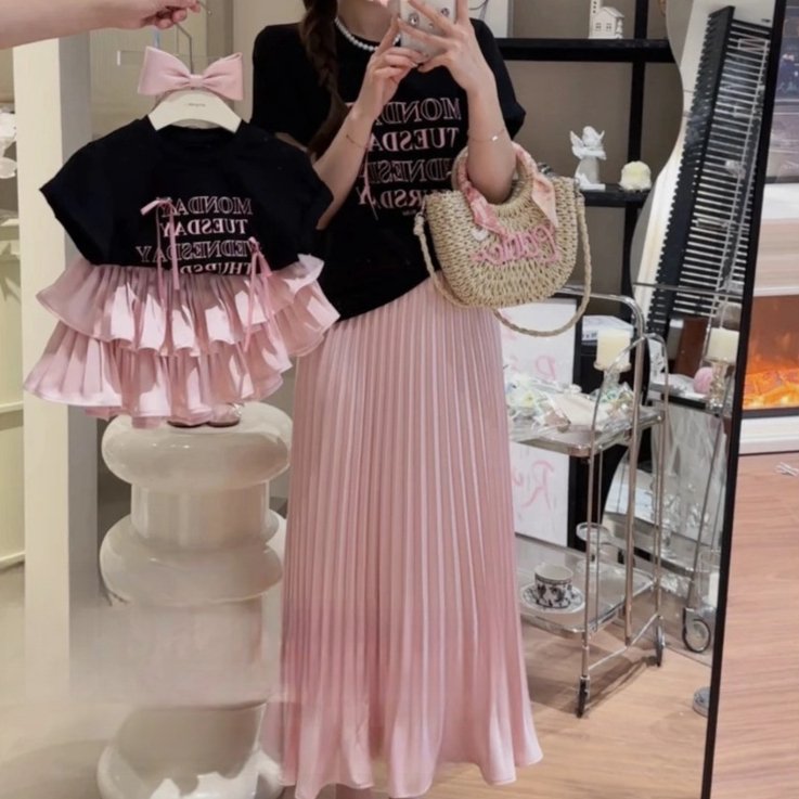 Mommy & Me Two-piece Suit Set - Pink Pleated Skirt & Letter T-Shirt