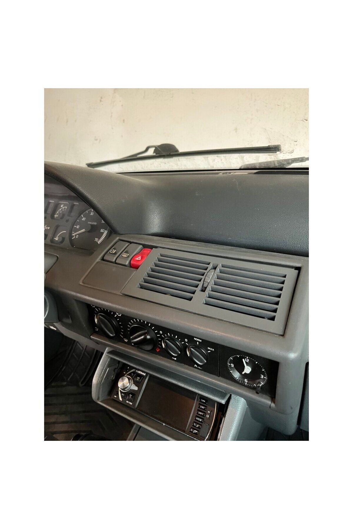 Clio 1 (91-98) Central Heater Grille Compatible