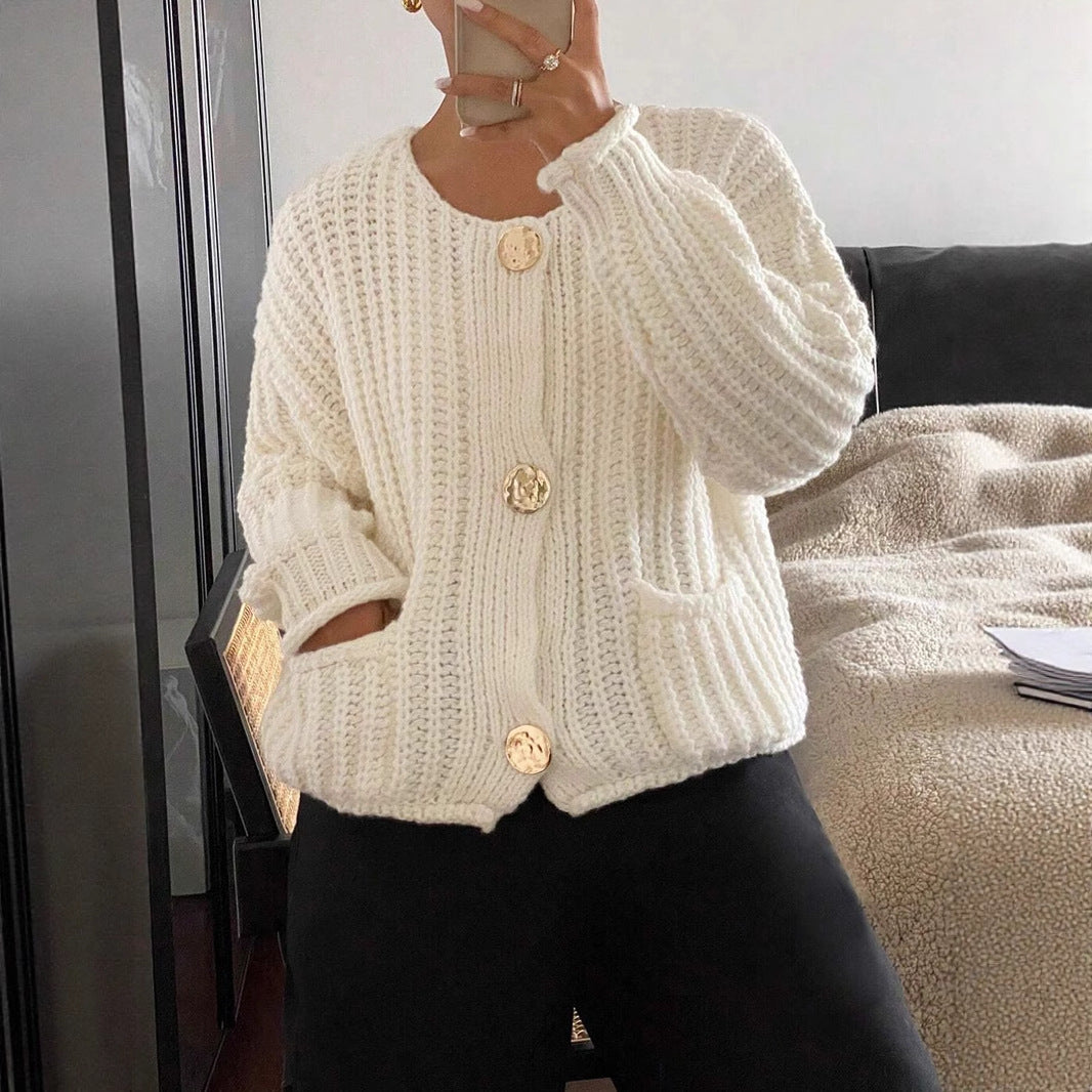 Women's Warm Knitted Sweater with Buttoned Pockets