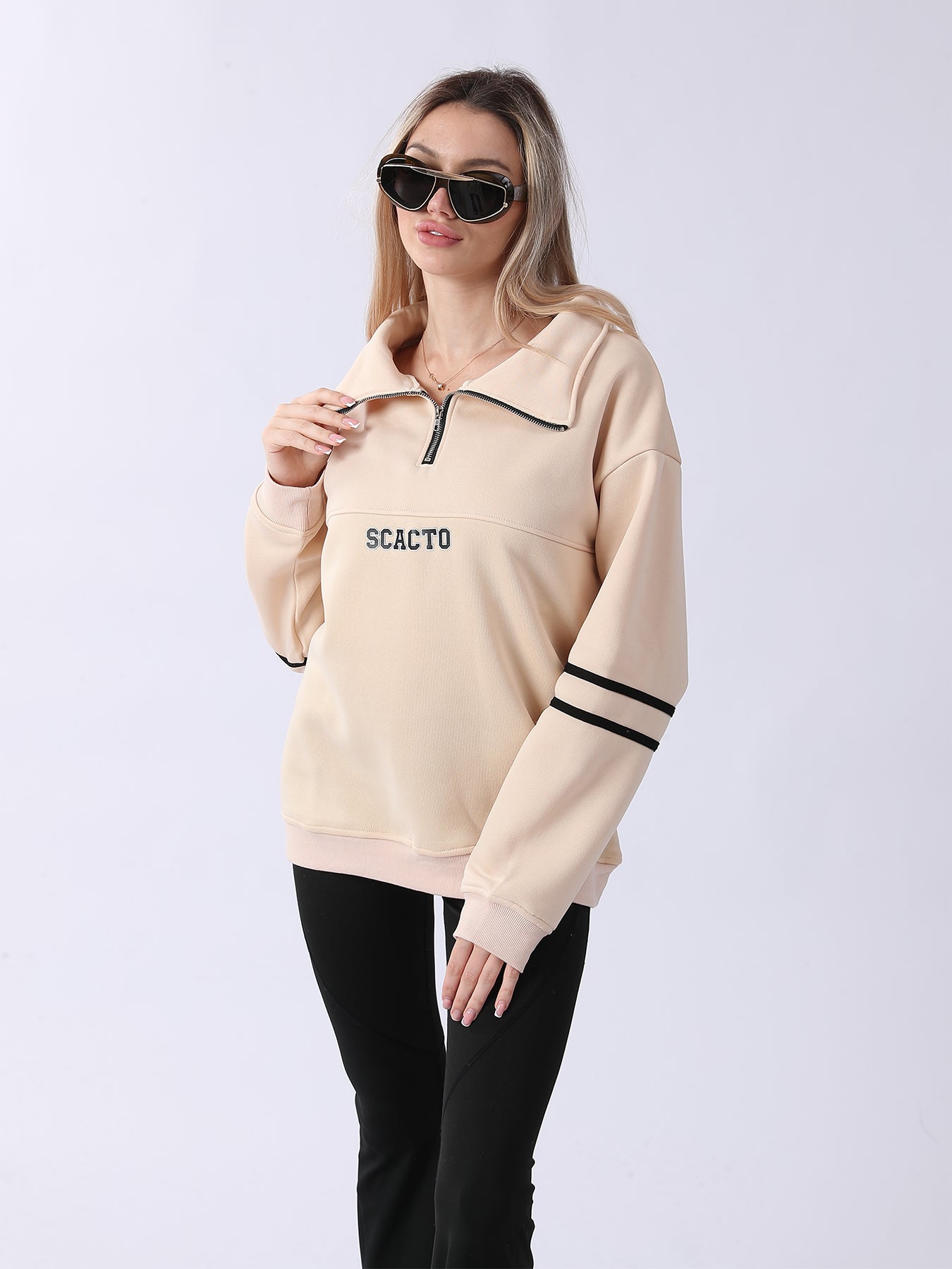 Cozy Women's Long-Sleeve Sweatshirt for Daily Comfort
