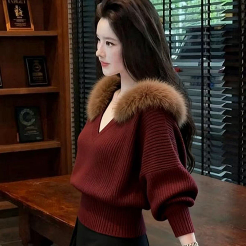 V-neck Fashionable Laid-back Fur-trimmed Sweater