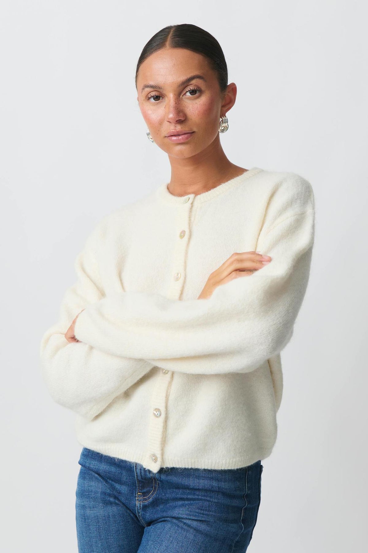 Natural Shell Button Simple and Thin Round Neck Velvet Cardigan Women's Sweater