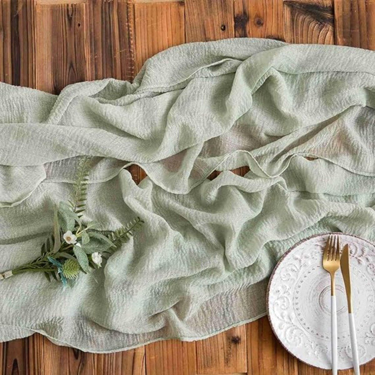 Wedding Party Tablecloths - 3-Piece Green Decorations Set