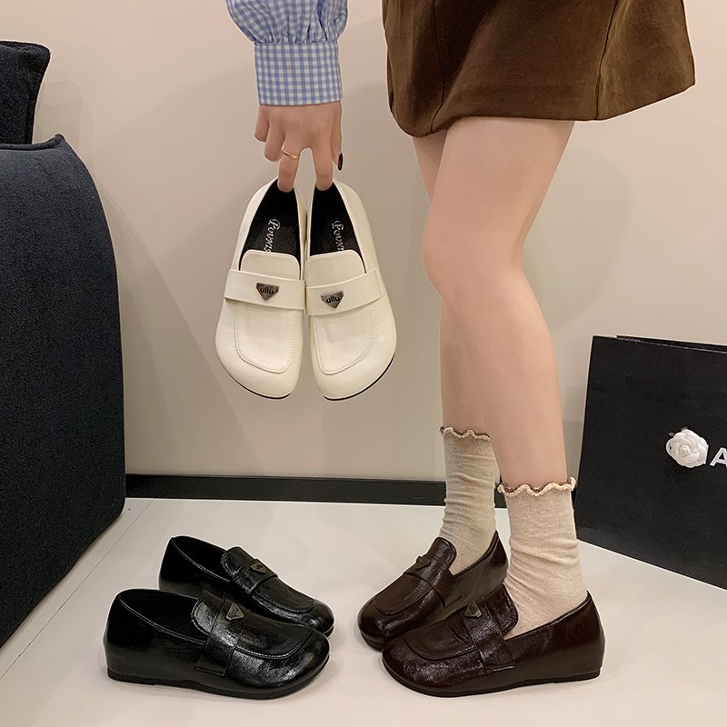 Minimalist Metal Badge Loafers for Women - Patent Strap Design Slip On Flat Shoes