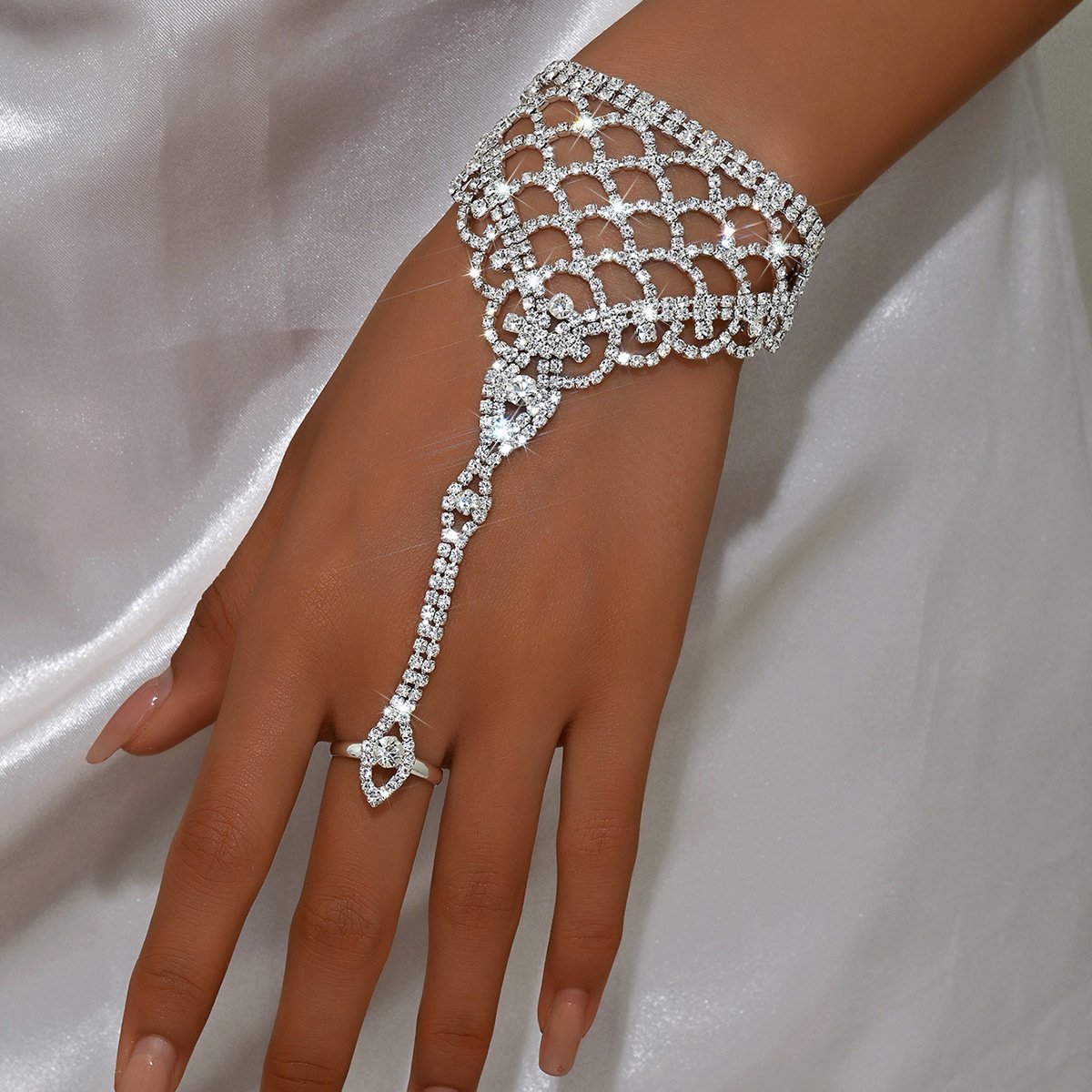 Copper Claw Chain Wrist Bracelet for Women - Luxury Fashion Statement