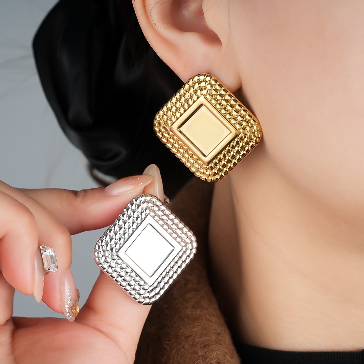 Sunflower Earrings - Retro Chic Diamond Studs