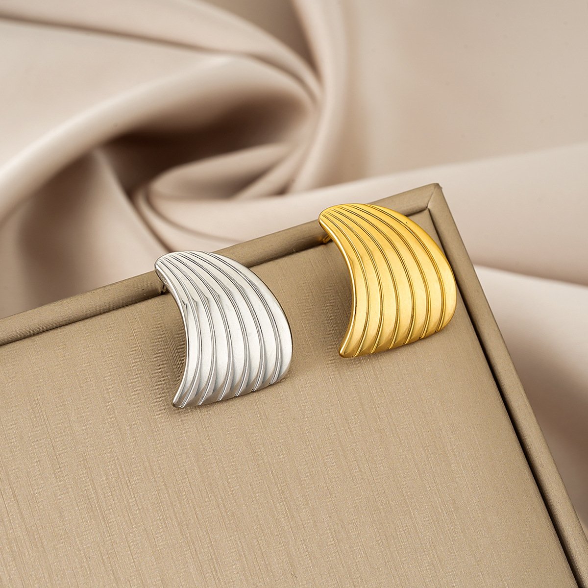 Elegant Fan-Shaped Earrings for Women - 18K Gold Stainless Steel