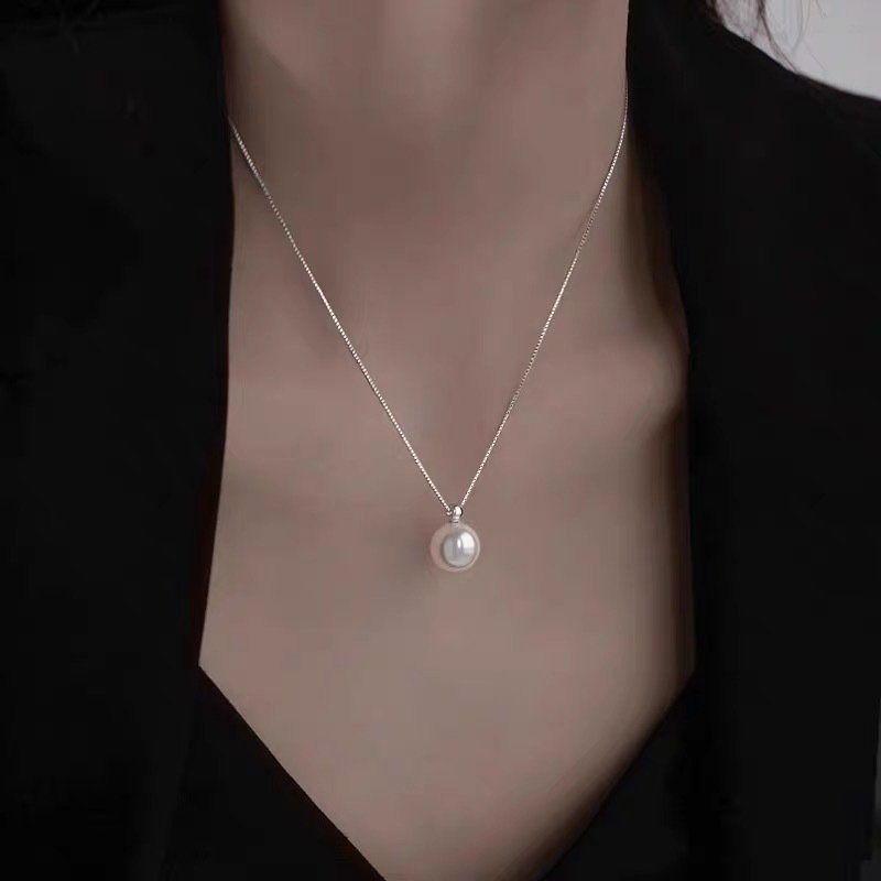 Faux Pearl Collarbone Necklace