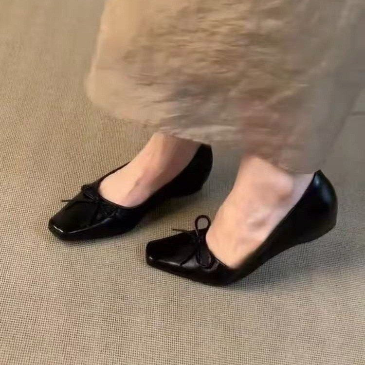Retro Style Leather Flats for Women