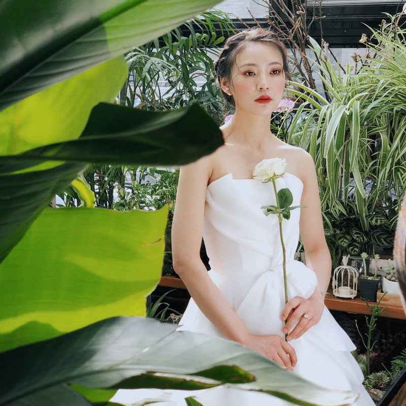 Elegant White Mermaid Dress with Waist-Cinching Design