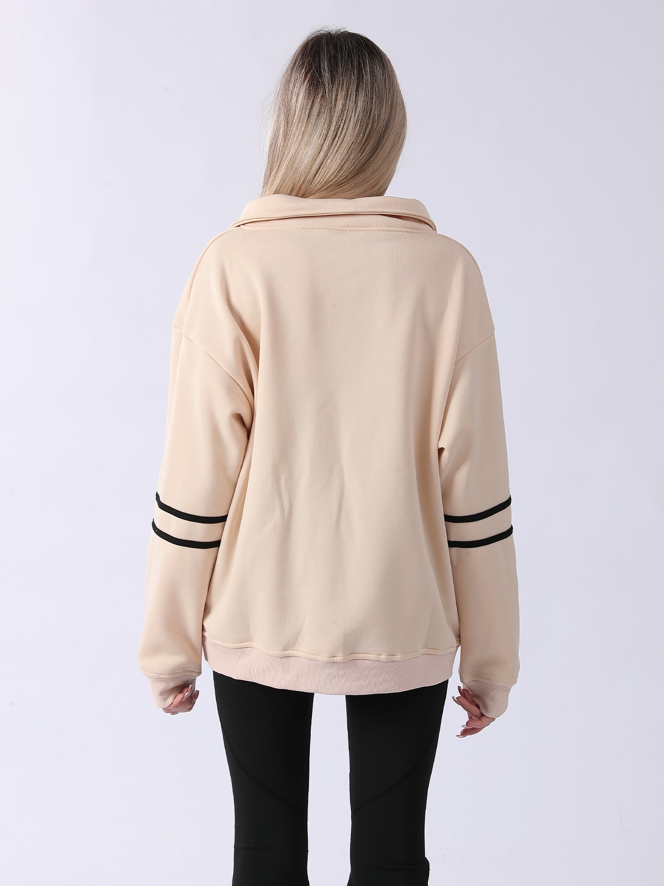Cozy Women's Long-Sleeve Sweatshirt for Daily Comfort