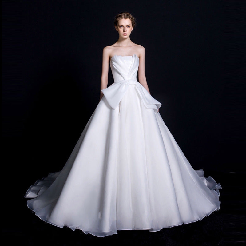 Elegant White Mermaid Dress with Waist-Cinching Design