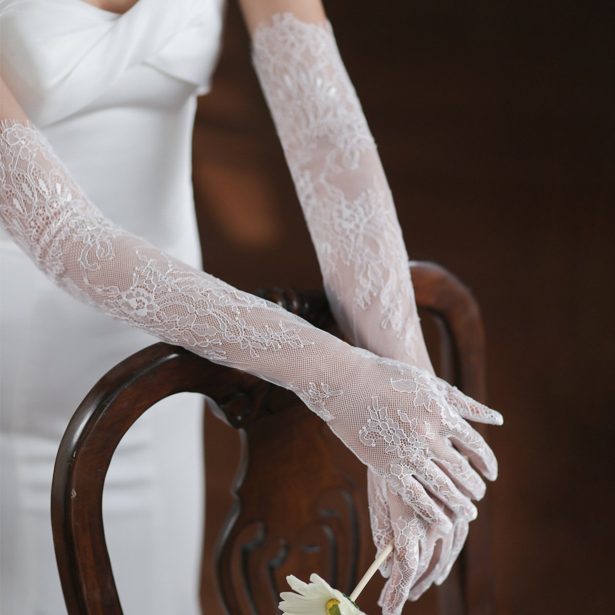Elegant Ivory White Lace Bride Photo Gloves for Women