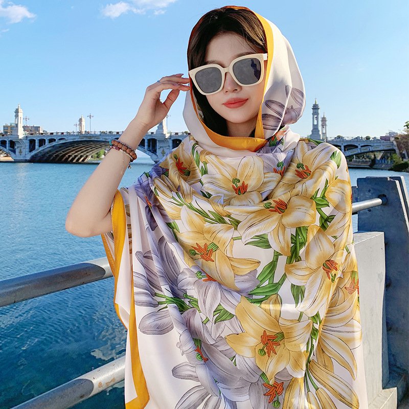 Vintage Floral Beach Towel for Seaside Getaway