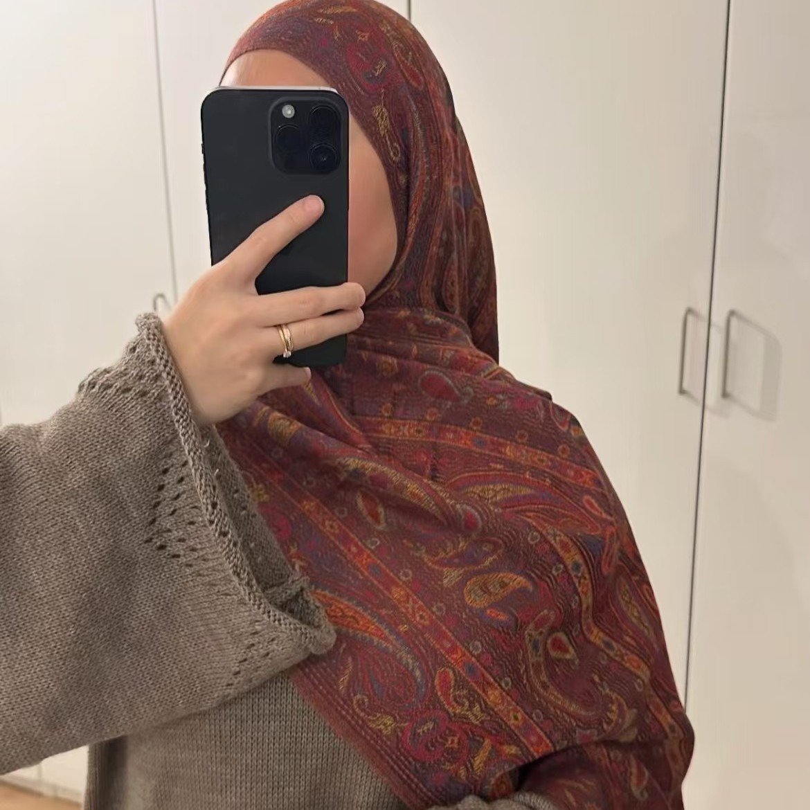 Warm & Chic Jacquard Tassel Scarf for Women