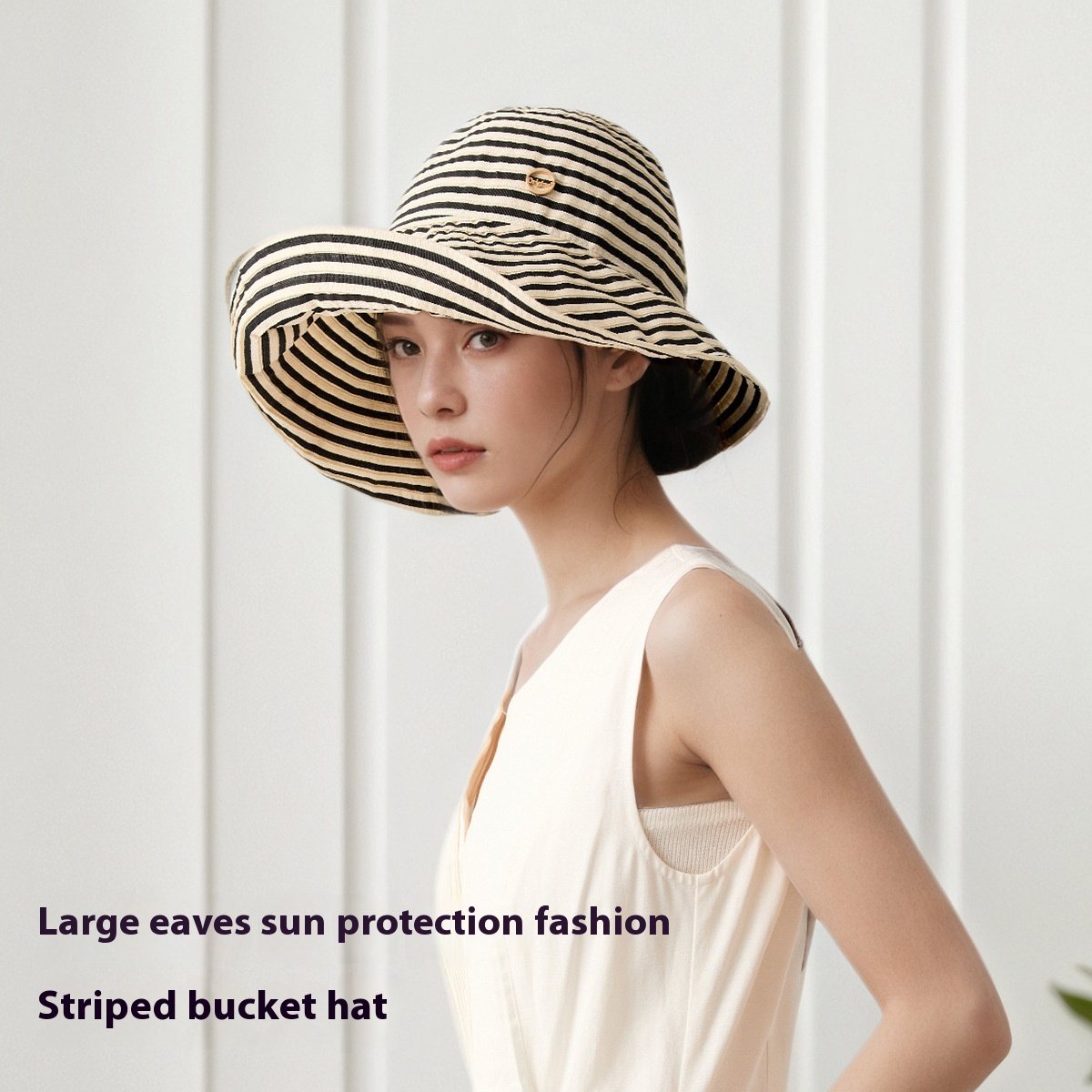 Stay Cool in Style with this Foldable Straw Hat