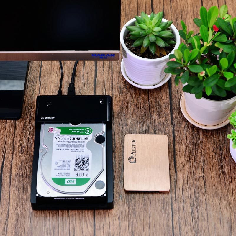 Universal SATA Hard Disk Enclosure