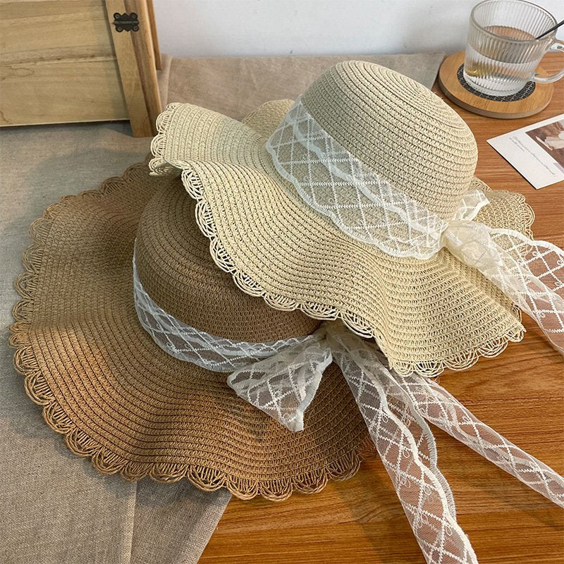 Sun-Protecting Women's Straw Hat with Bow Lace