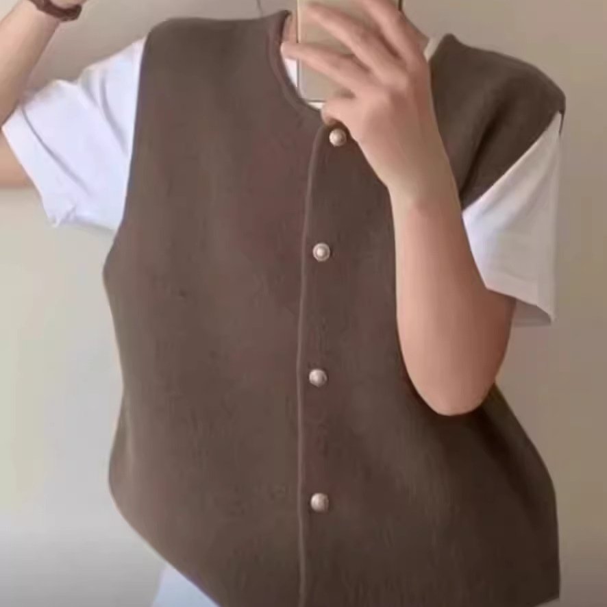 Women's Golden Button Knitted Vest for Spring/Autumn