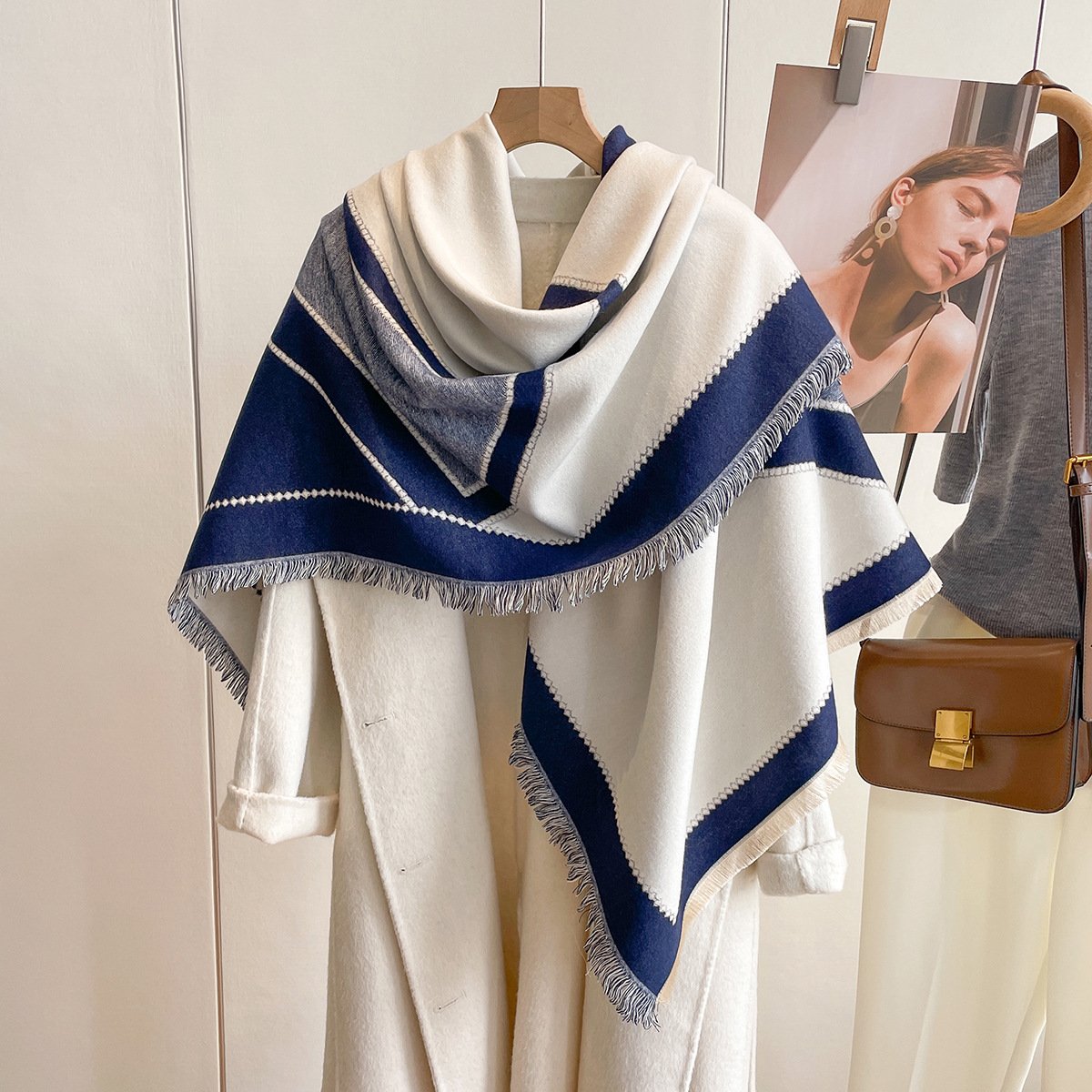 Cashmere Square Scarf, Thickened Warm Shawl for Air-conditioned Room, 4 Seasons, Versatile Style