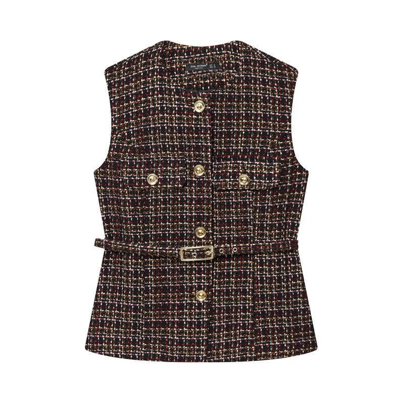 Add a Pop of Texture to Your Outfit with this Fashionable Belt Top Vest