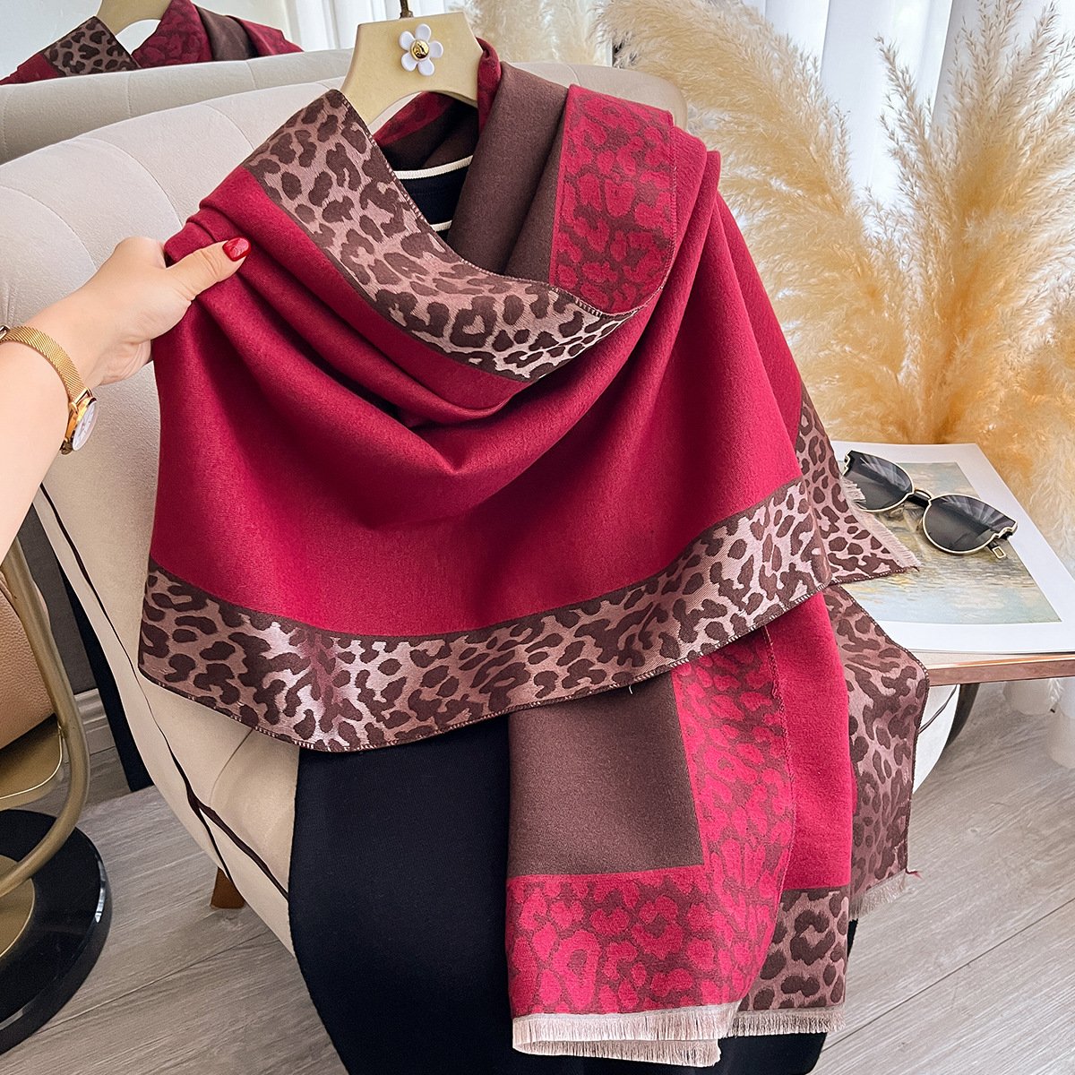 Elegant Leopard Print Cashmere Scarf for Women