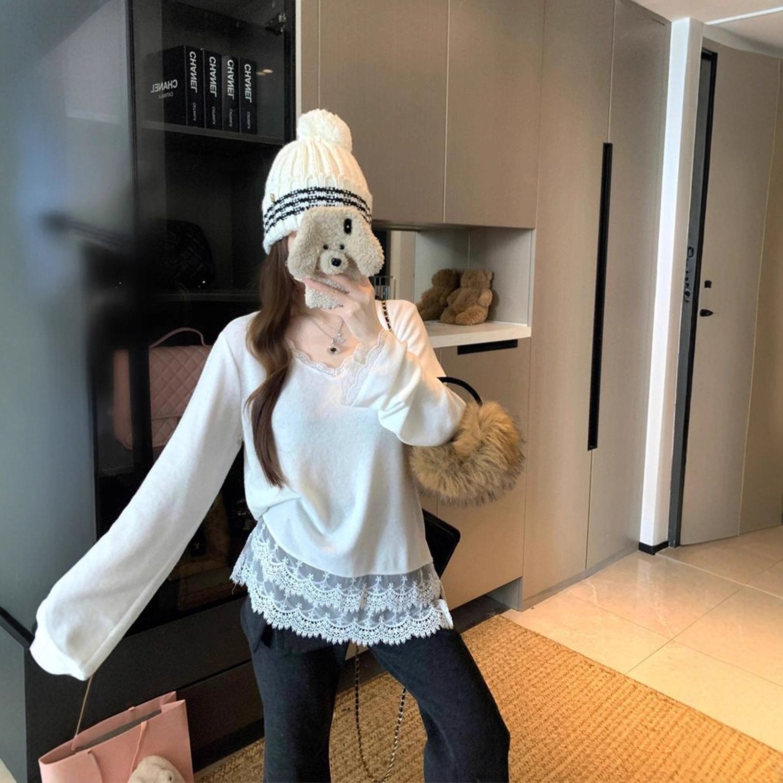 Chic Lace V-Neck Long Sleeve Women's Loose Blouse