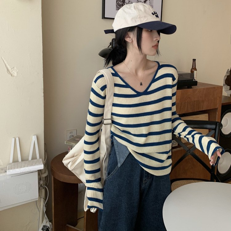 Women's V-Neck Striped Knit Long Sleeve Top
