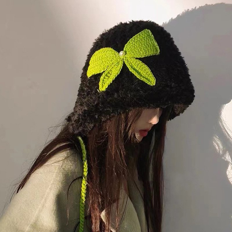 Women's Warm Pom-Pom Hat with Bowknot