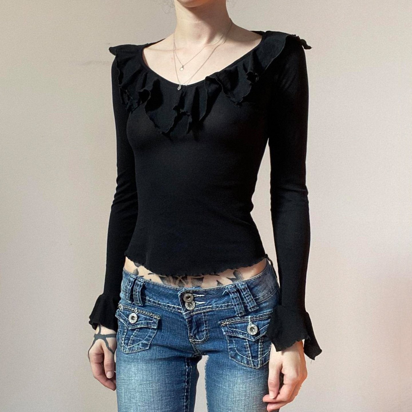 Women's Long-Sleeve Lotus-Leaf Fitted Top