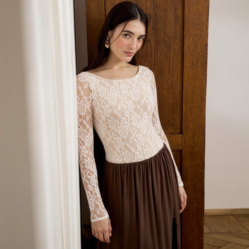 Minimalist Slim-Fit Long Sleeve Top for Women