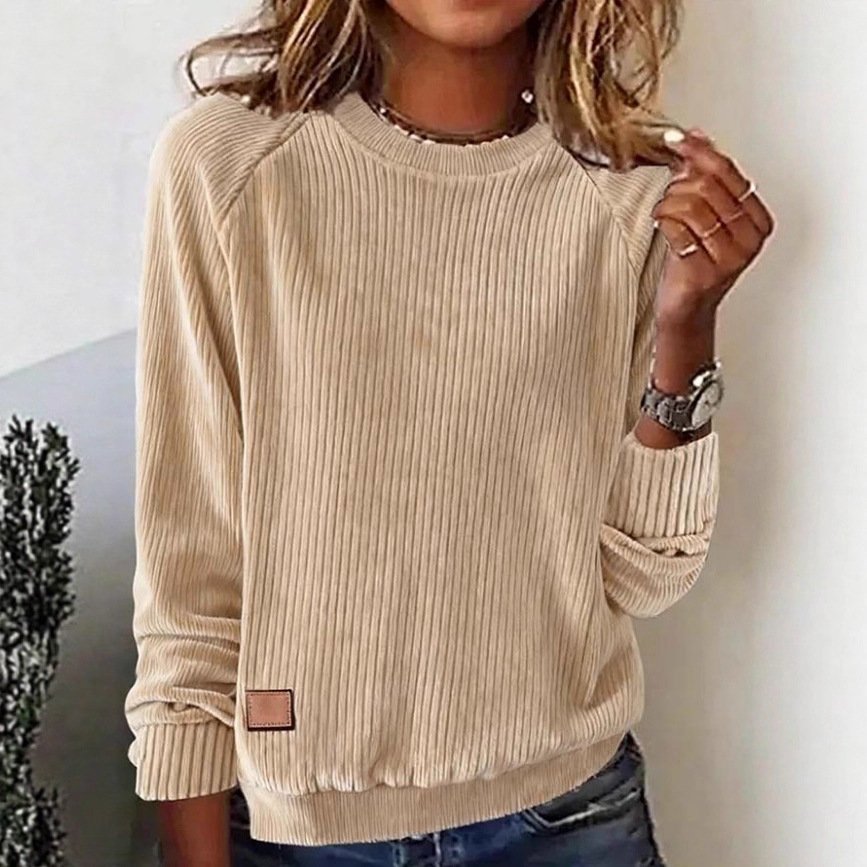 Chic Loose Slit Top for a Slimming, Retro Everyday Look