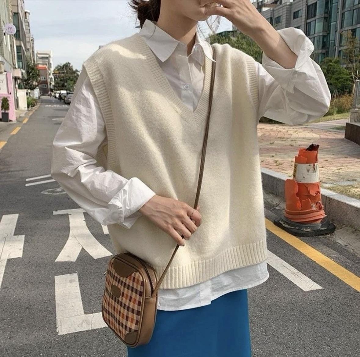 Non-Pilling Women's Knitted Vest for Elegant Workwear