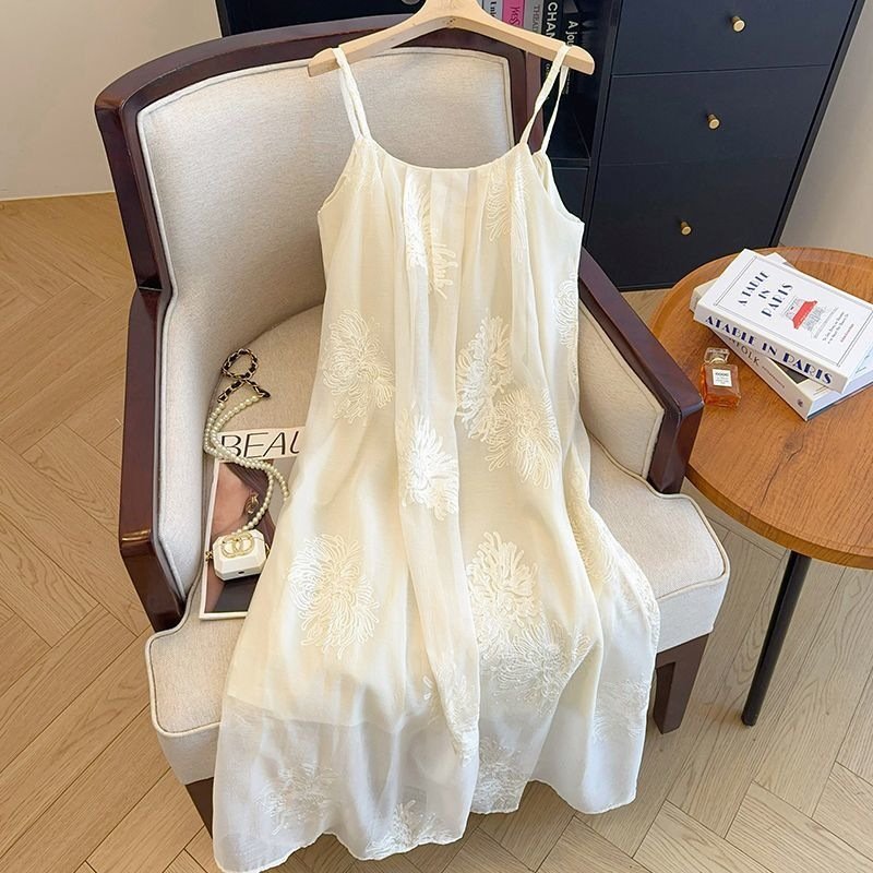 Chinese-style Ethereal Embroidered Minimalist Strap Dress