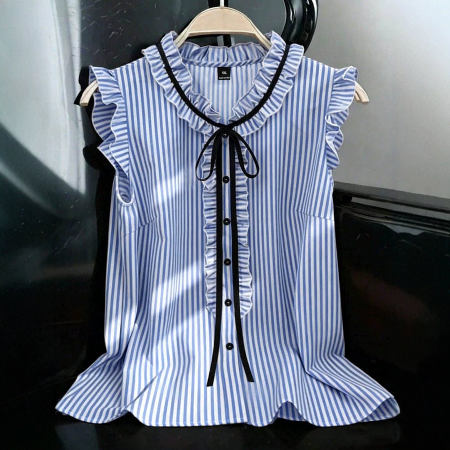 Slimming Sleeveless Top with Striped Ribbon Bow