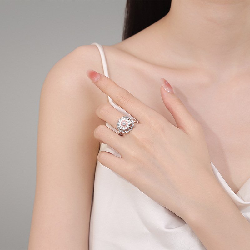 Stylish Rotatable Ring