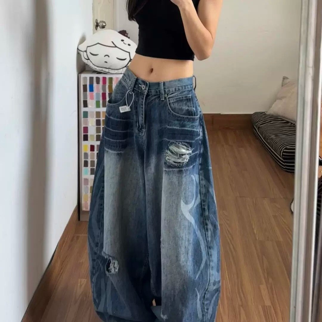 Retro Fit American-Style Ripped Jeans for Women