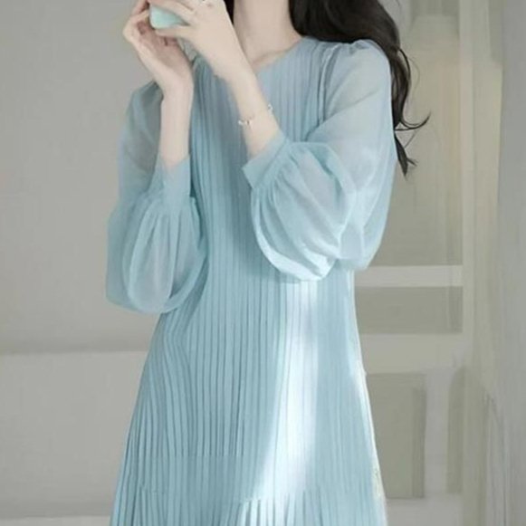 Early Spring New Arrival a Loose-fitting, Figure-flattering Blue Skirt